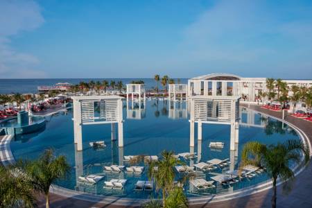 SELECTUM LUXURY RESORT Pools & Beach